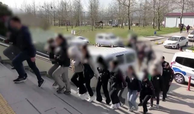 Antalya'da bağlama büyüsü vaadiyle dolandırdılar!