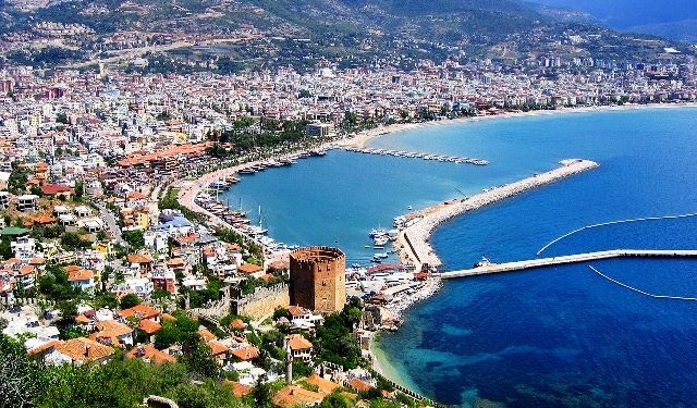 Alanya’da partiler bayram hazırlığında! İşte bayramlaşma saatleri