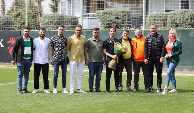Alanyaspor taraftarından  Pereira'ya ziyaret