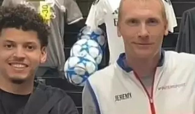 Dünyaca ünlü futbolcu mağazada satış görevlisi oldu