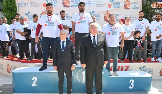 Antalya'da 398 gram acı yiyerek birinci oldu