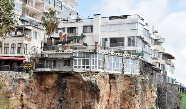 Antalya'da betonun gölgesinde kayboluyor!
