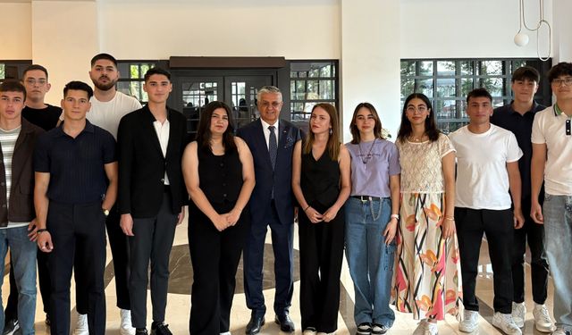Antalya'da gençlerle  umuda sofra kuruldu