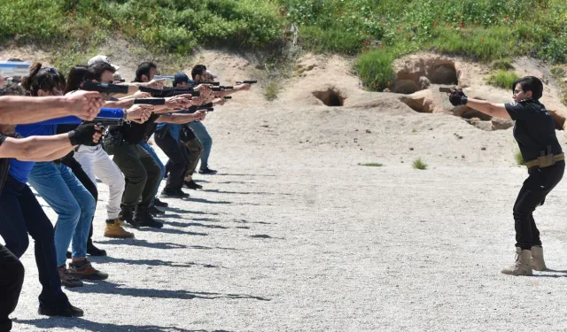 Antalya’da polisler gece atışlarından bomba mücadelesine kadar eğitiliyor
