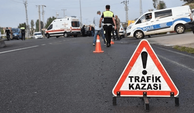 Alanya’da otomobil ile çarpışan motosiklet sürücüsü ağır yaralandı