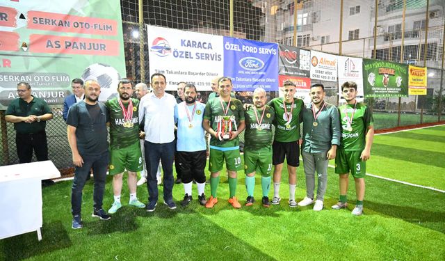 Alanya'da sanayi esnafı halı sahada kozlarını paylaştılar