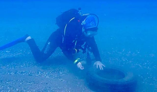 Caretta carettalar için denizin dibi temizlendi