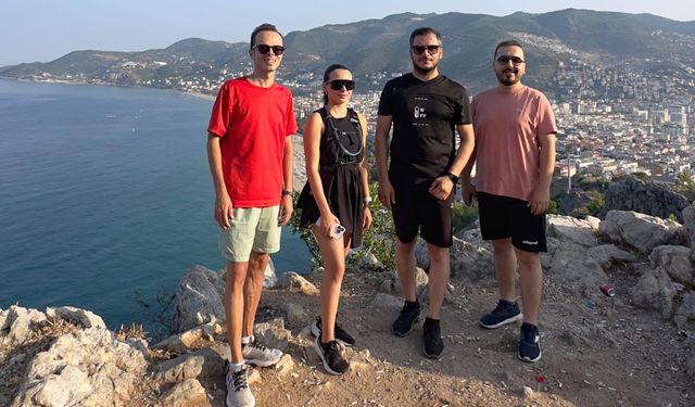 Farkındalık yaratıp  Alanya Kalesi’ne çıktılar