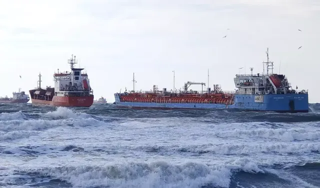 Son dakika! Umman açıklarında petrol tankeri vuruldu