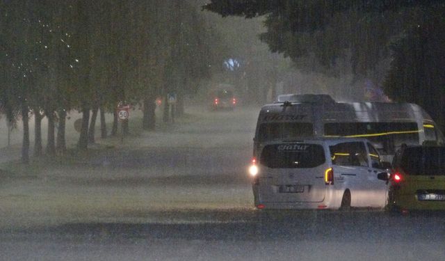 Alanya’da dışarı çıkarken dikkat! Sağanak yağış bekleniyor