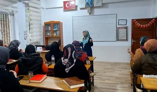 El Aksa Kur’an Kursu’nda şehit öğretmen ve öğrenciler için dua
