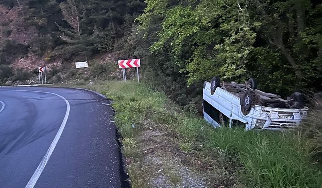Gazipaşa'da minibüs yoldan çıktı! İçindekiler yaralandı