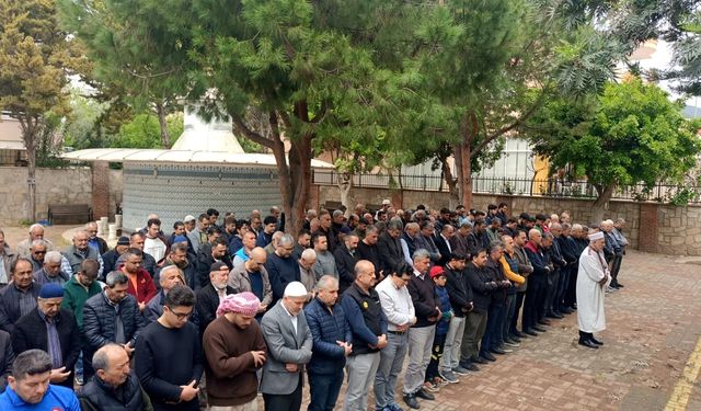 Okul saldırısında hayatını kaybedenler için Alanya'da gıyabi cenaze namazı kılındı
