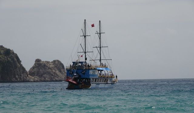 Alanya'da tekne turlarına yoğun ilgi