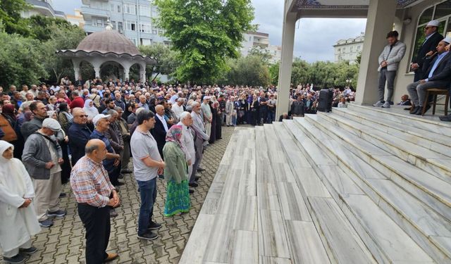 Alanya’da hacı adayları dualarla uğurlandı