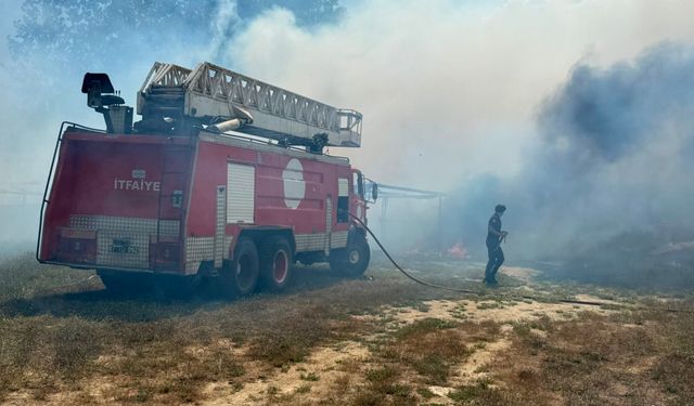 Bayram günü yangın felaketi: Serik'te kül oldu