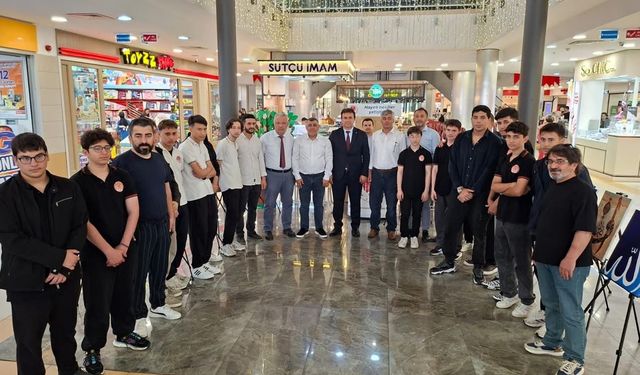 ‘Vakti Kuşanmak’ sergisi Alanyum AVM’de açıldı