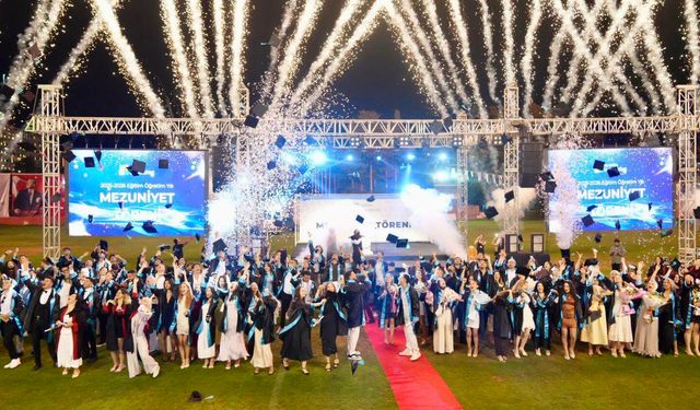 Alanya Üniversitesi mezunlarını geleceğe uğurladı