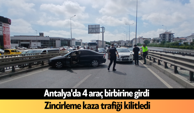 Antalya'da 4 araç birbirine girdi! Trafik kilitlendi