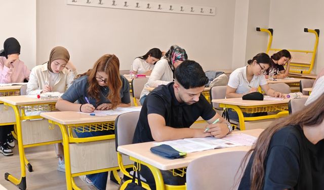 Antalya'da ücretsiz YKS hazırlık kursları sürüyor