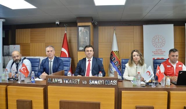 Alanya'da okullardan kan toplanıyor