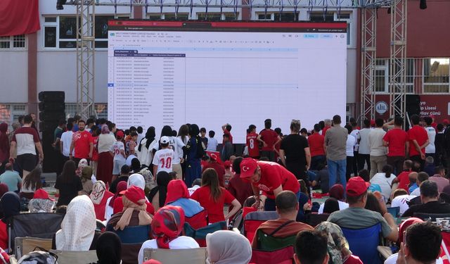 Antalya tek yürek oldu: Milli maç tek erkanda izlendi