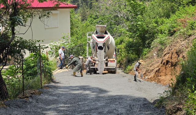 Gazipaşa Belediyesi Sazak Yaylası'nı asfaltlıyor