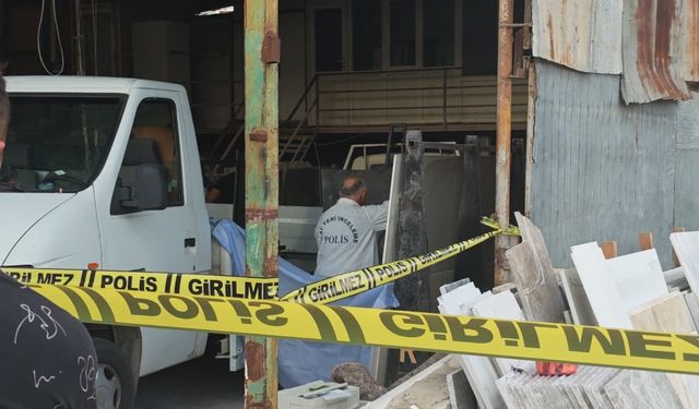 Antalya'da mermer bloğu can aldı!