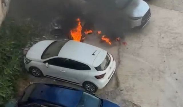 Antalya'da yanan motosikleti canı pahasına taşıdı