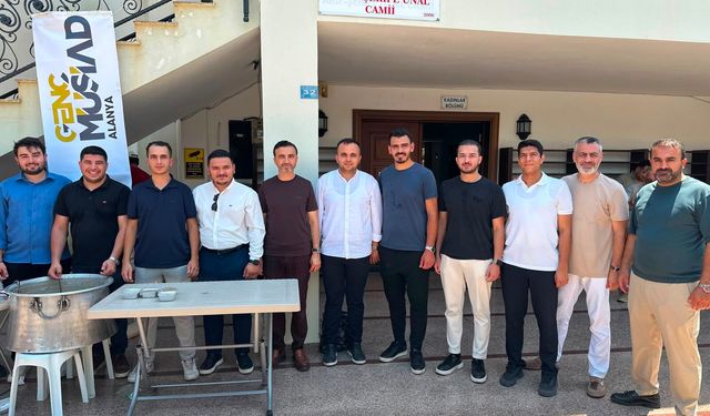 Genç MÜSİAD Alanya’dan vatandaşlara aşure ikramı