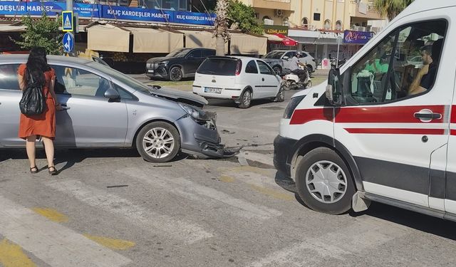 Manavgat'ta iki sürücü yaralandı