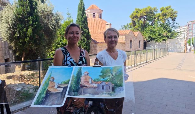 Rus sanatçılar Antalya'nın tarihini tuvale yansıttı