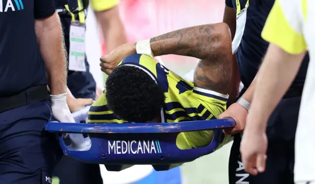 Fenerbahçe'ye yıldız oyuncudan kötü haber! Maça devam edemedi
