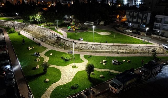 Kepez’de 100’ün üzerinde park ışıl ışıl oldu: Barış Köprüsü de aydınlatıldı