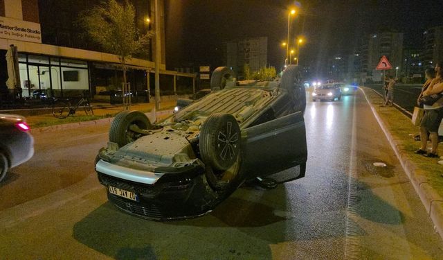 Antalya'da virajı alamadı, ters takla attı