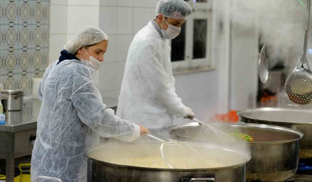 Antalya'da 600 haneye yemek desteği