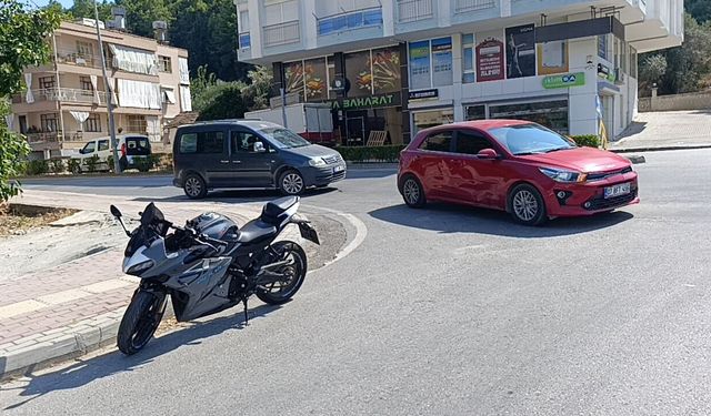 Antalya'da Aynı Yönde Gidiyorlardı, Sokağa Saparken Çarptı