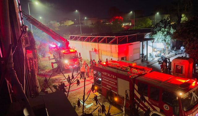 Antalya'da otel lojmanında yangın çıktı