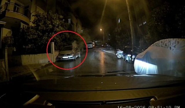Antalya'da Paramedik, Otomobili Yanarken Kurtardı
