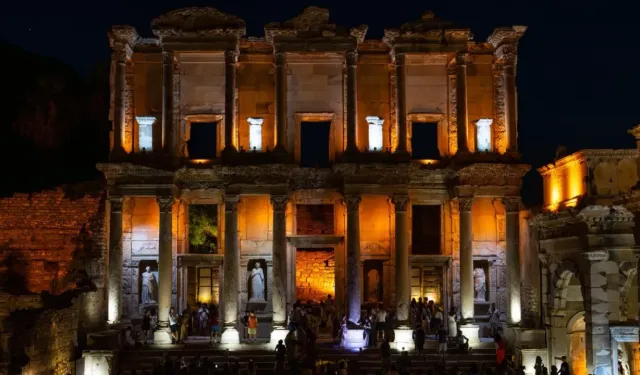 Gece müzeciliğinde Efes rekoru: 213 bin ziyaretçiyle tarihi atmosferi geceleri de yaşattı