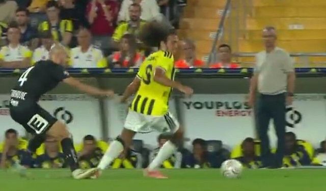 Fenerbahçe bu pozisyonda kırmızı kart bekledi! POZİSYONU İZLE