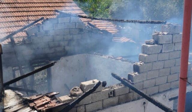 Antalya’da gecekonduyu alevler sardı