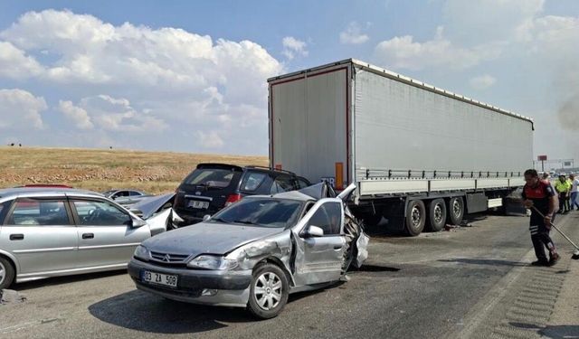 Antalya’da facia yaşanıyordu! 13 araç birbirine girdi