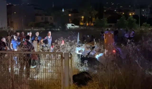 Bursa’da feci kaza: Otomobil taklalar atarak tarlaya uçtu, 5 kişi yaralandı