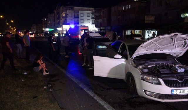 Manavgat-Antalya yolunda iki araç çarpıştı