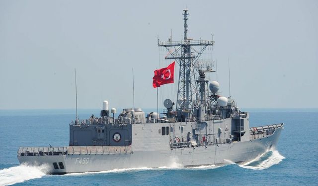 Zafer Bayramı’nda Dev Fırkateyn Alanya Limanı’nda