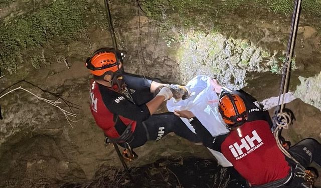 4 gün boyunca kuyuda kaldı! Alanya'da kedi kurtarma operasyonu