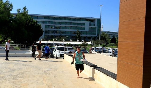 Antalya'da yalın ayak koştu, KPSS’yi kaçırdı