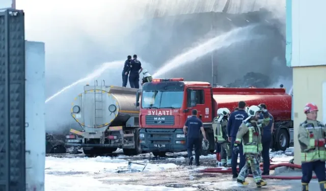 Son dakika l Ankara'da geri dönüşüm yangını