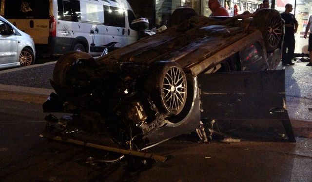 Antalya’da otomobilin motoru fırladı